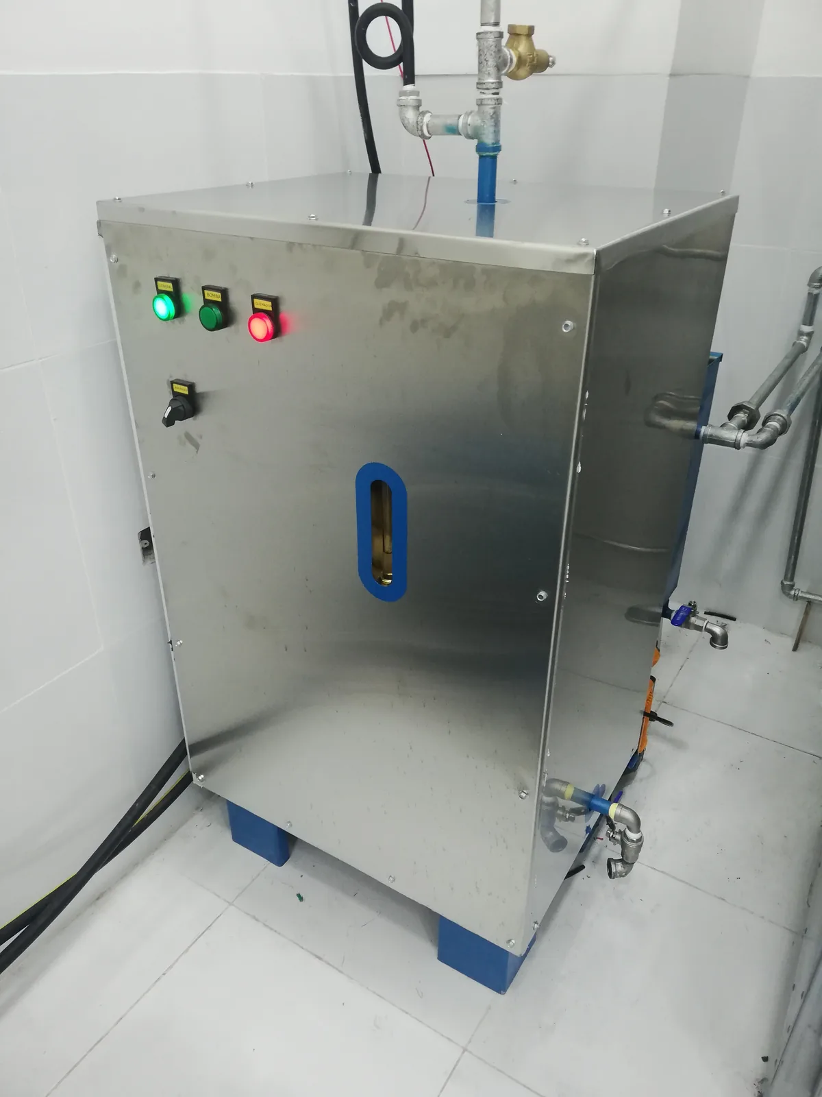 Caldera vertical a gas CODEMIJ para lavandería e industria