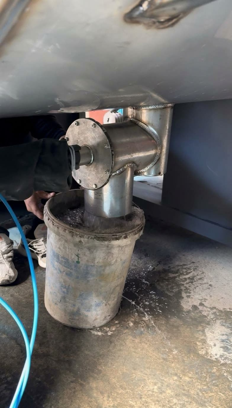 Instalación de una válvula neumática industrial en una lavadora