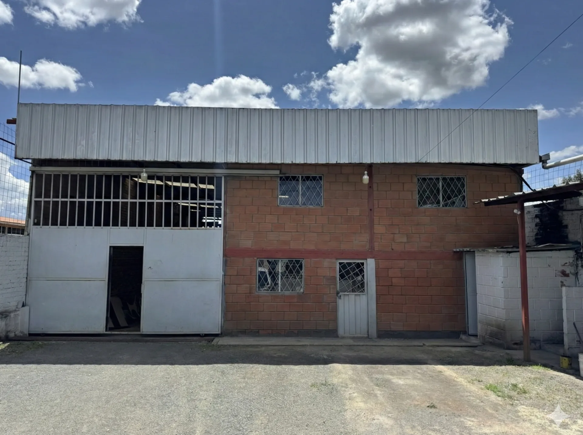Taller de fabricación de maquinaria industrial CODEMIJ en Cuenca Ecuador